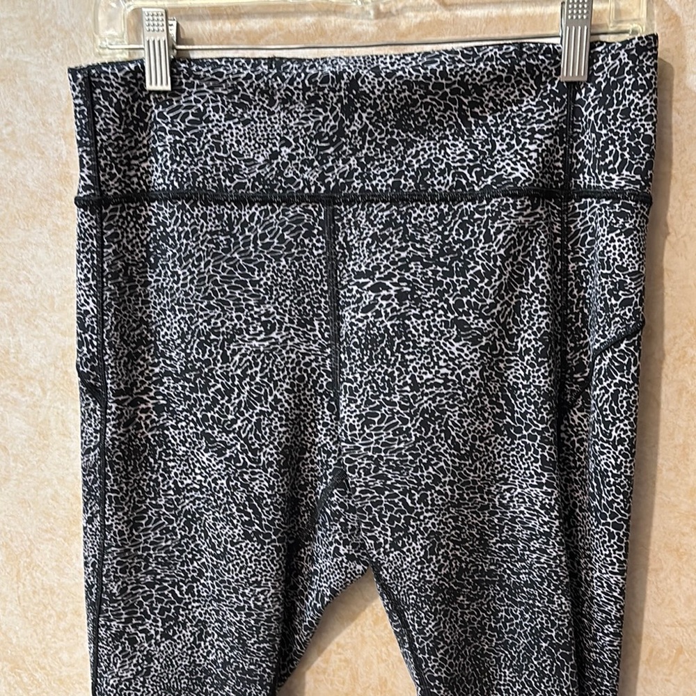 Lululemon Women’s Ink Navy Blue and White Patterned Leggings, Sz 12